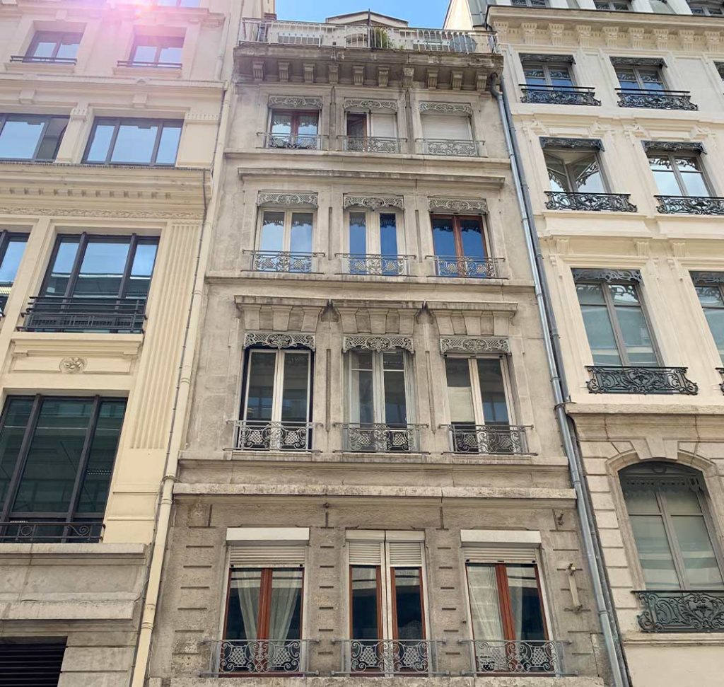 Immobilier Lyon 2 : investir dans un programme Déficit Foncier avec cette grande façade à rénover