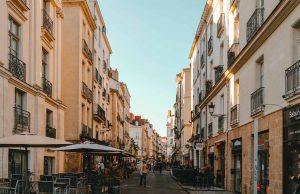 Achat Nantes dans l'investissement immobilier dans une rue passante et typiquement nantais
