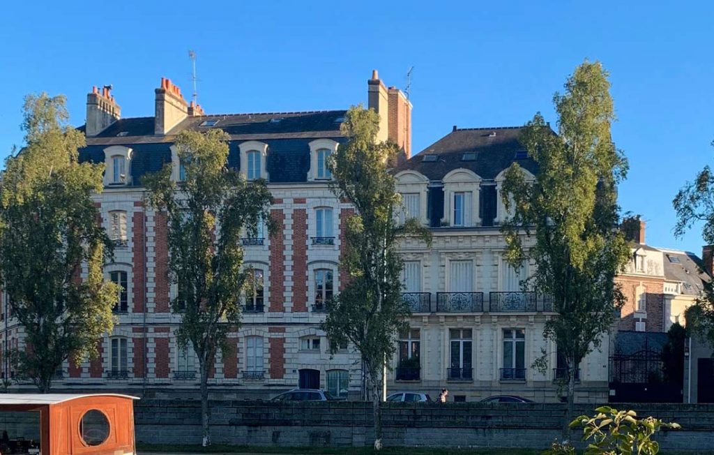 Immobilier Rennes pour défiscaliser en Malraux avec cet immeuble ancien beige