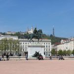 Investissement LMNP Lyon avec vue sur la place Bellecour pour investir Airbnb