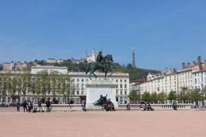 meuble-cle-en-main-place-bellecour