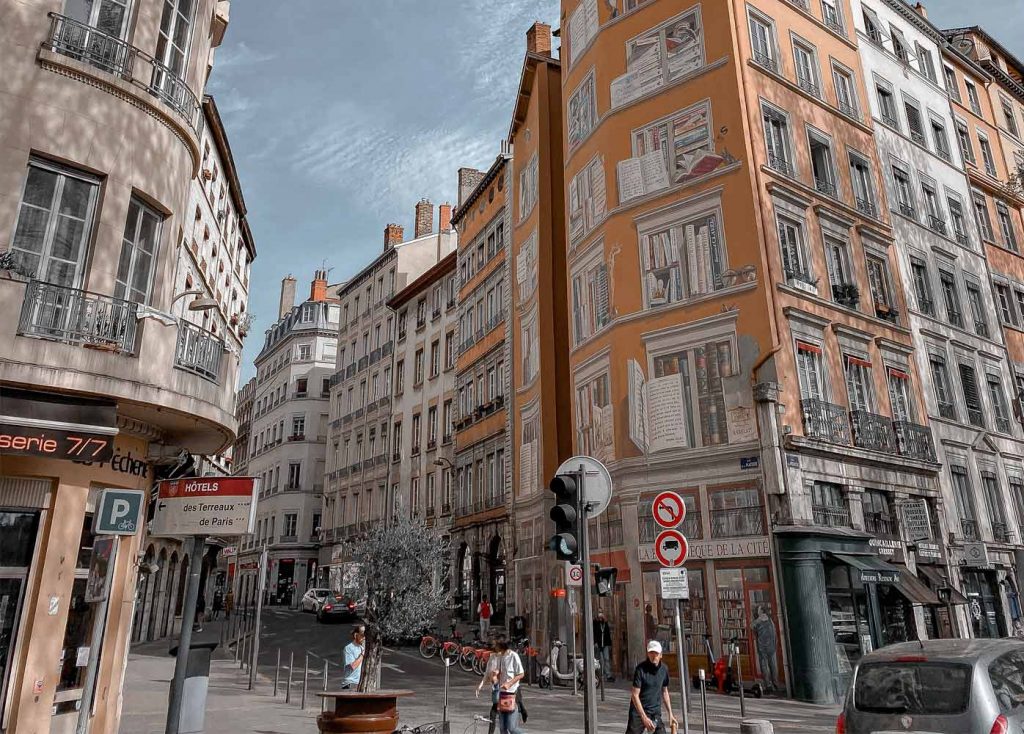 Programme immobilier Lyon pour investir en deficit foncier proche des quais avec façade célèbre