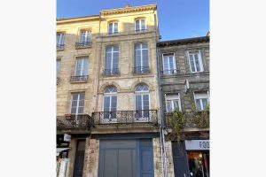 Programme malraux Bordeaux dans un immeuble ancien rénové et sa façade beige
