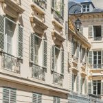 Programme loi Malraux avec un immeuble et une façade complètement rénovée en pierre de taille à Versailles