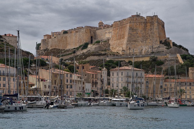 investir en corse-vue de la Corse-mer-bateaux-immeubles